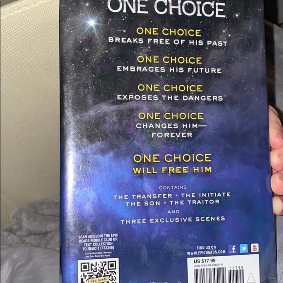 FOUR - a divergent collection - Picture 2 of 3